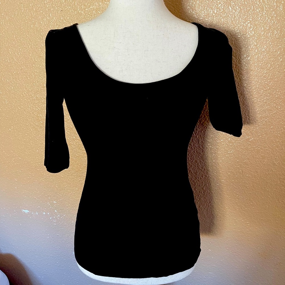 Black fitted top